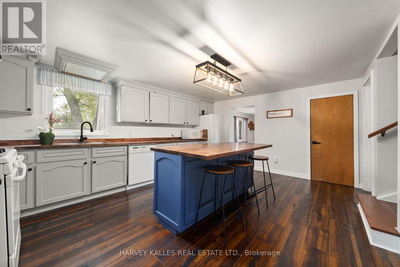 13965 Loyalist Parkway, Prince Edward County (Hallowell Ward), Ontario  K0K 2T0 - Photo 6 - X12635328