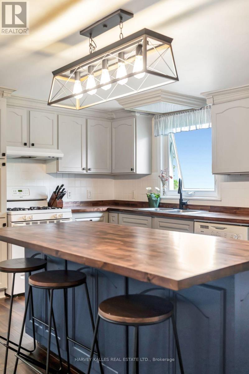 13965 Loyalist Parkway, Prince Edward County (Hallowell Ward), Ontario  K0K 2T0 - Photo 7 - X12635328