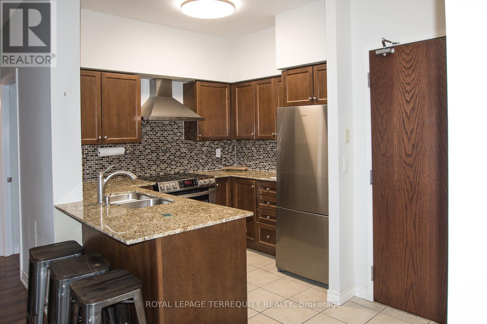 802 - 2772 Keele Street, Toronto, Ontario  M3M 0A3 - Photo 4 - W12555812