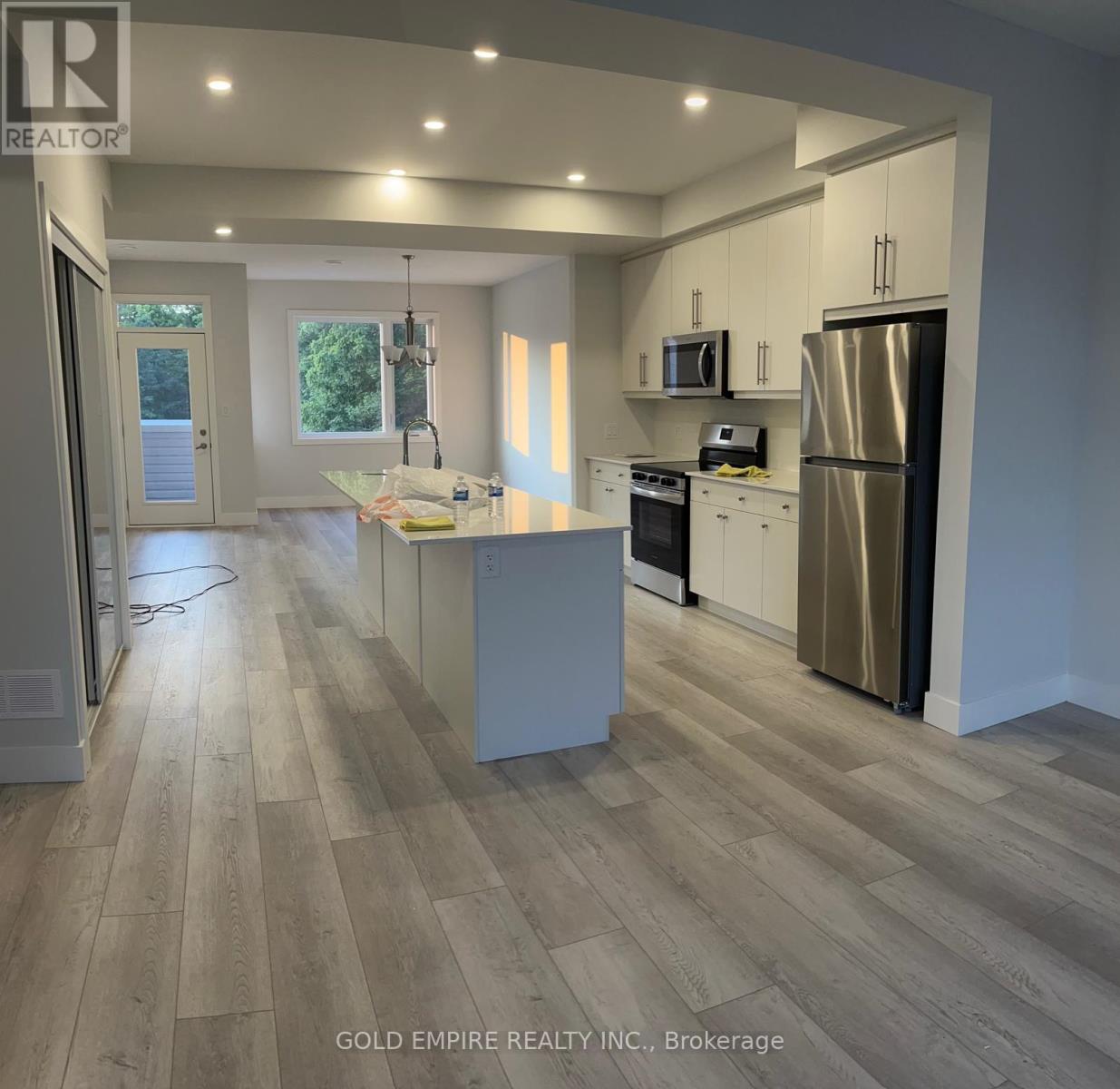 3 - 990 Deveron Crescent, London South, Ontario  N5Z 5A4 - Photo 4 - X12635330