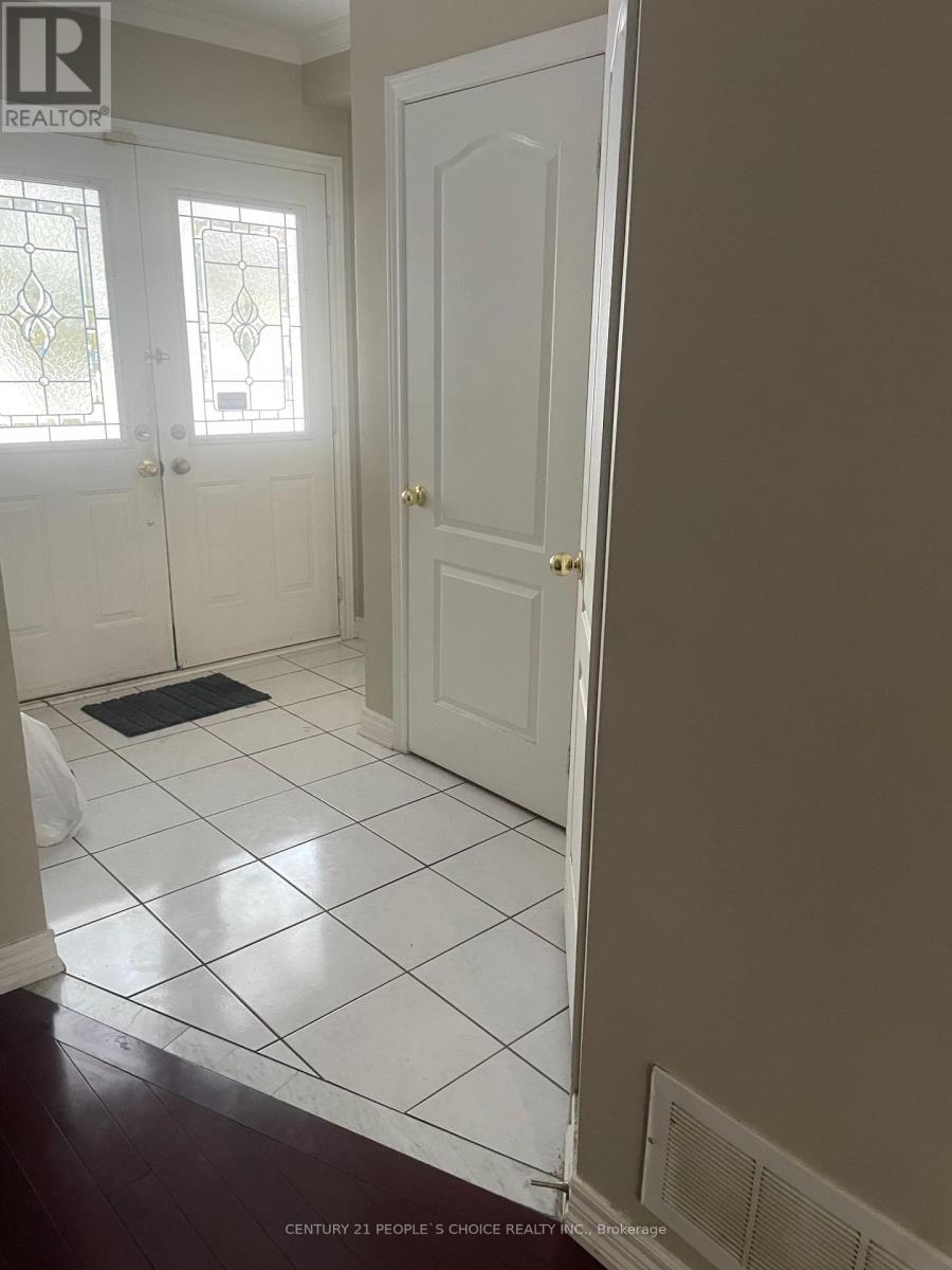 Main Floor - 7196 Gagliano Drive, Mississauga, Ontario  L5W 1X5 - Photo 4 - W12534012