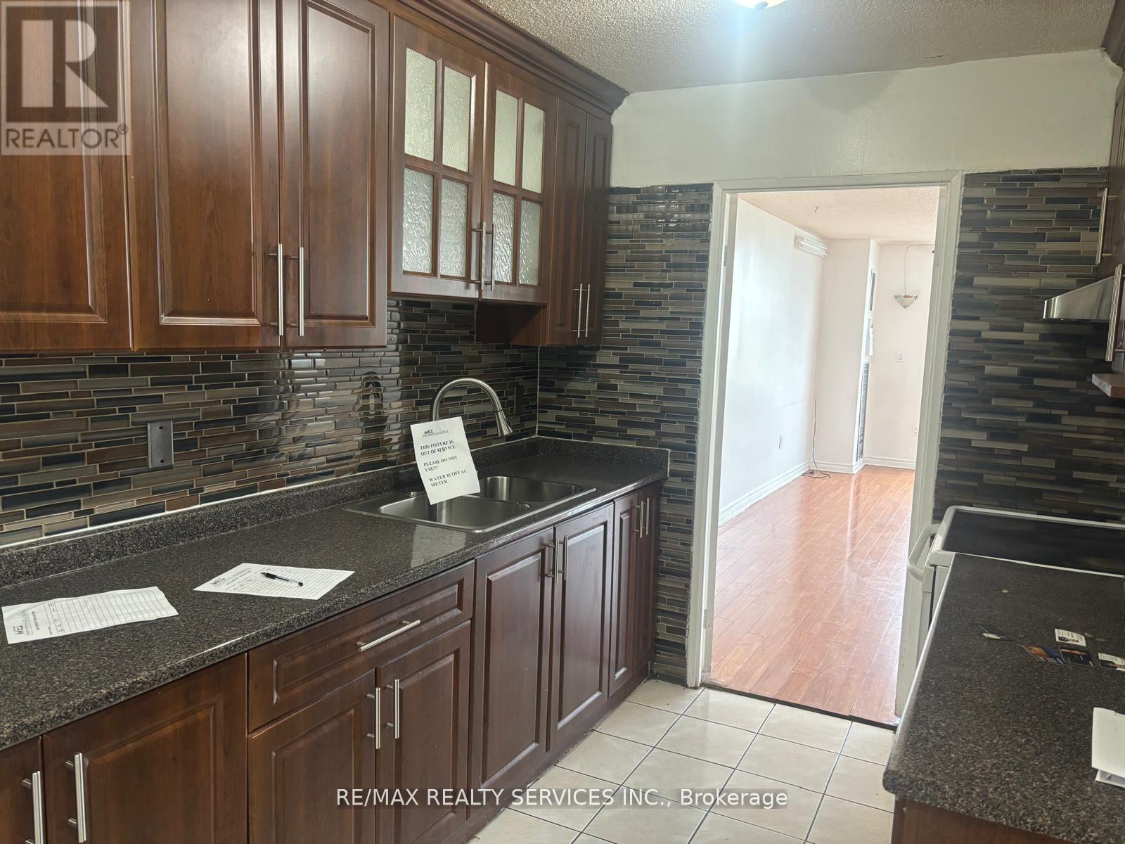 806 - 40 Panorama Court, Toronto, Ontario M9V 4M1 - Photo 10 - W12635324