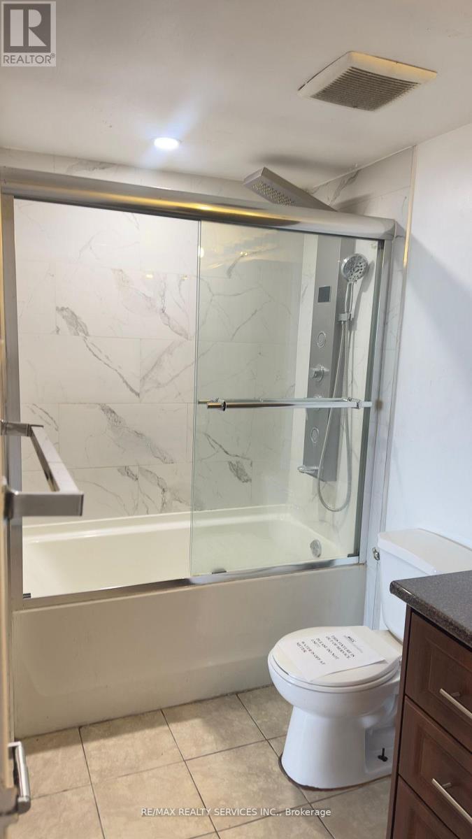 806 - 40 Panorama Court, Toronto, Ontario M9V 4M1 - Photo 11 - W12635324