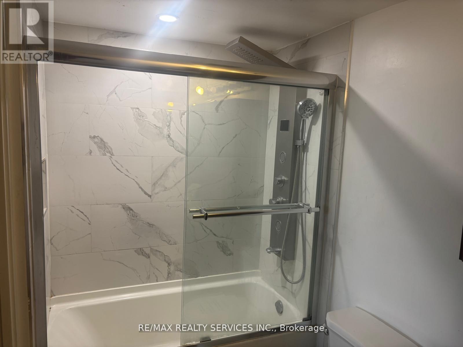 806 - 40 Panorama Court, Toronto, Ontario M9V 4M1 - Photo 14 - W12635324