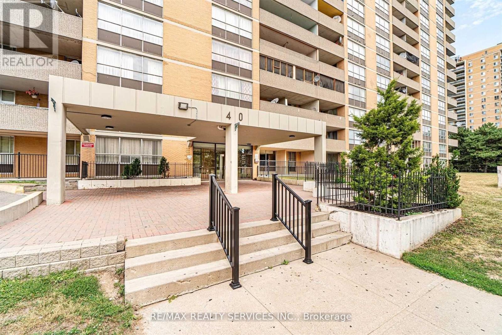 806 - 40 Panorama Court, Toronto, Ontario M9V 4M1 - Photo 2 - W12635324