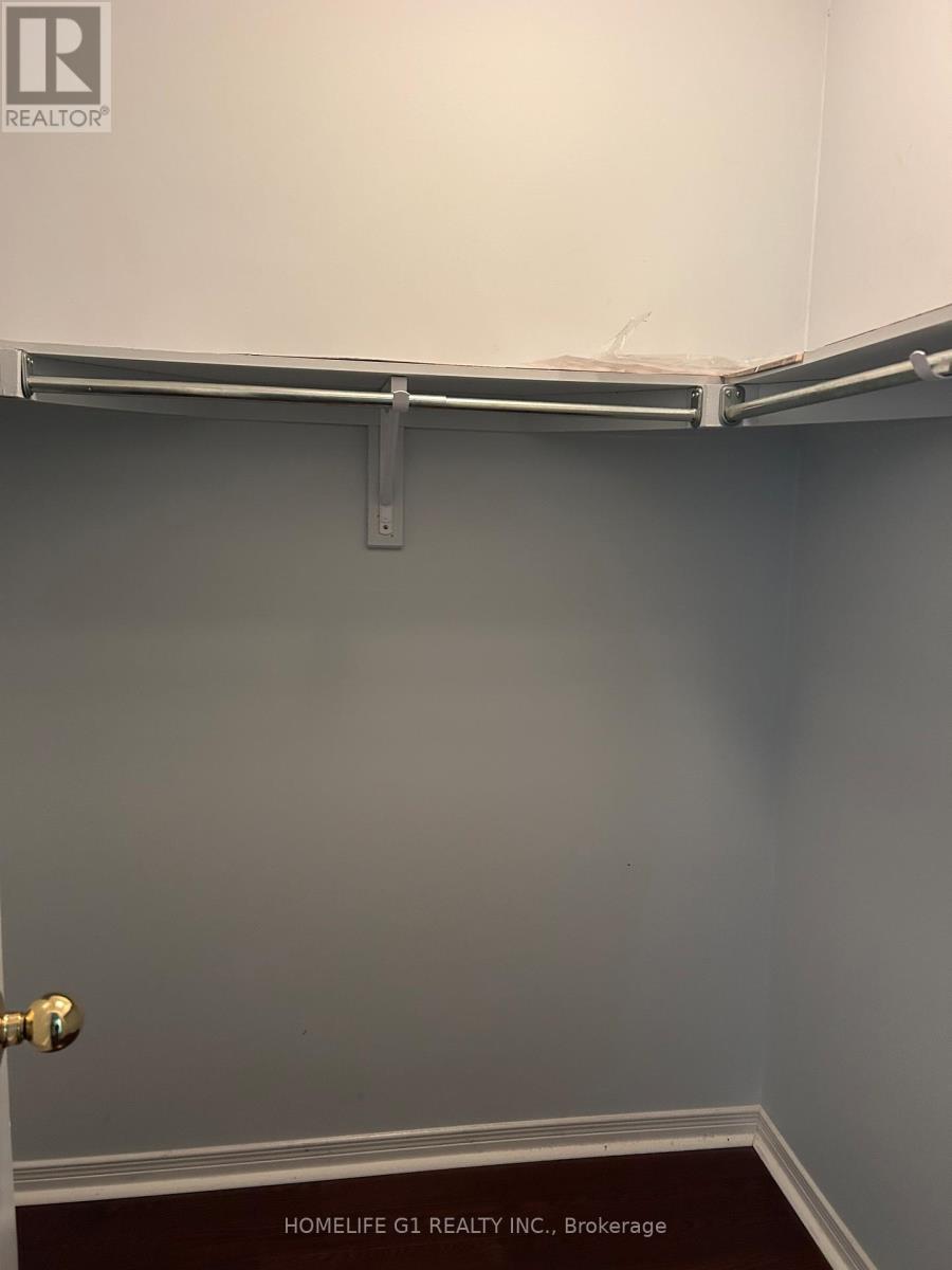 183 Toba Crescent, Brampton, Ontario  L6Z 4W3 - Photo 10 - W12635350