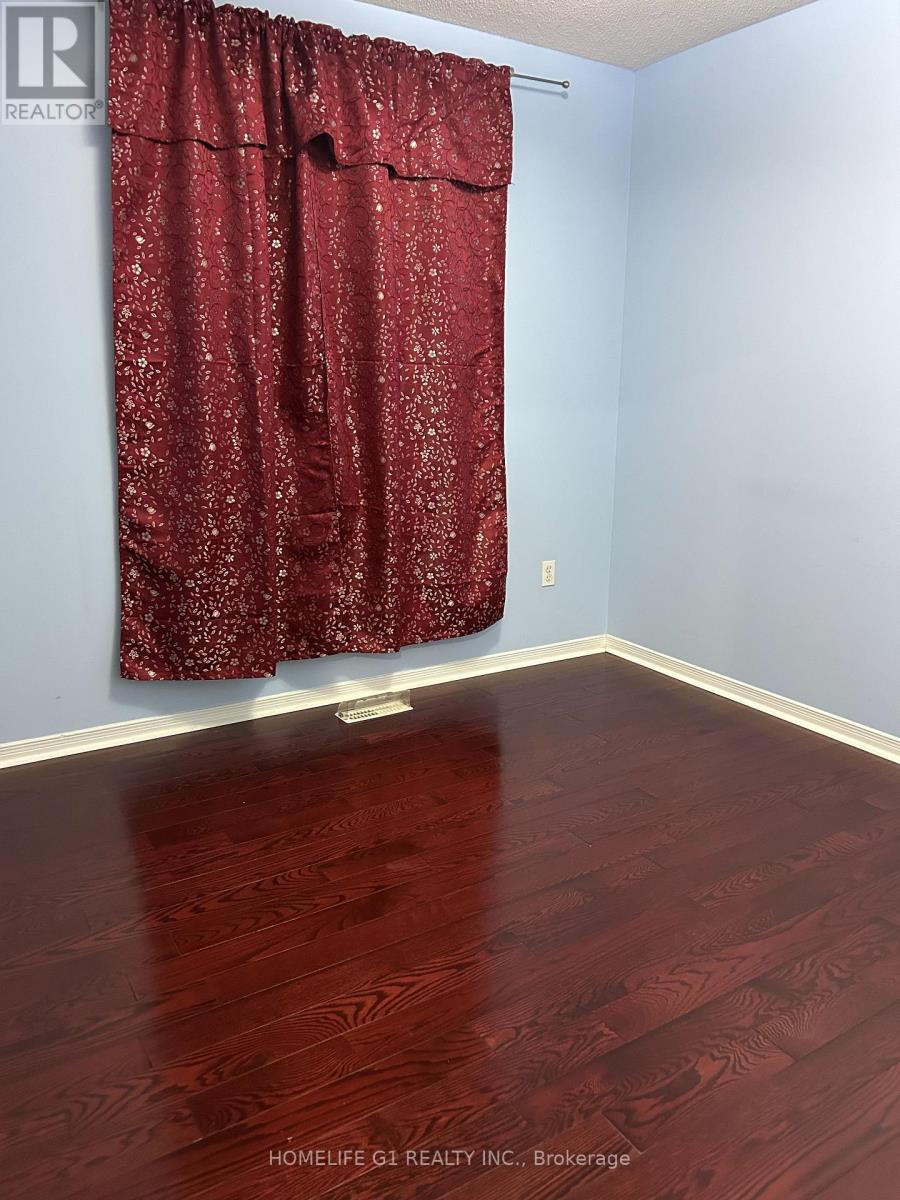 183 Toba Crescent, Brampton, Ontario  L6Z 4W3 - Photo 8 - W12635350