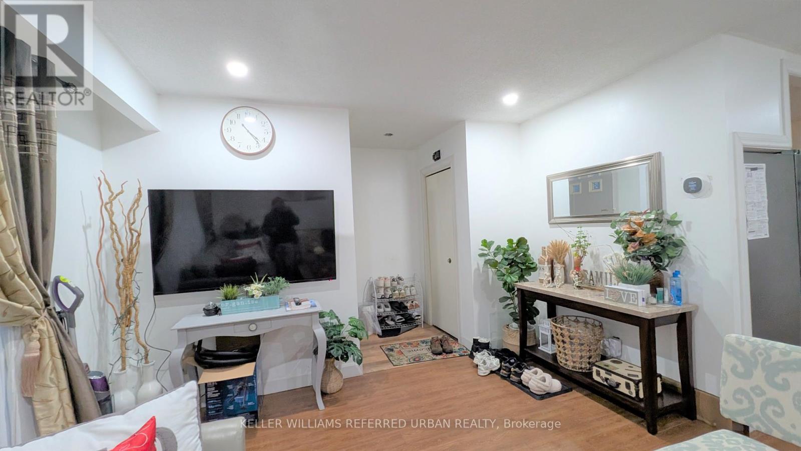 Main - 6532 Kuhn Crescent, Niagara Falls, Ontario  L2H 2H1 - Photo 3 - X12635260