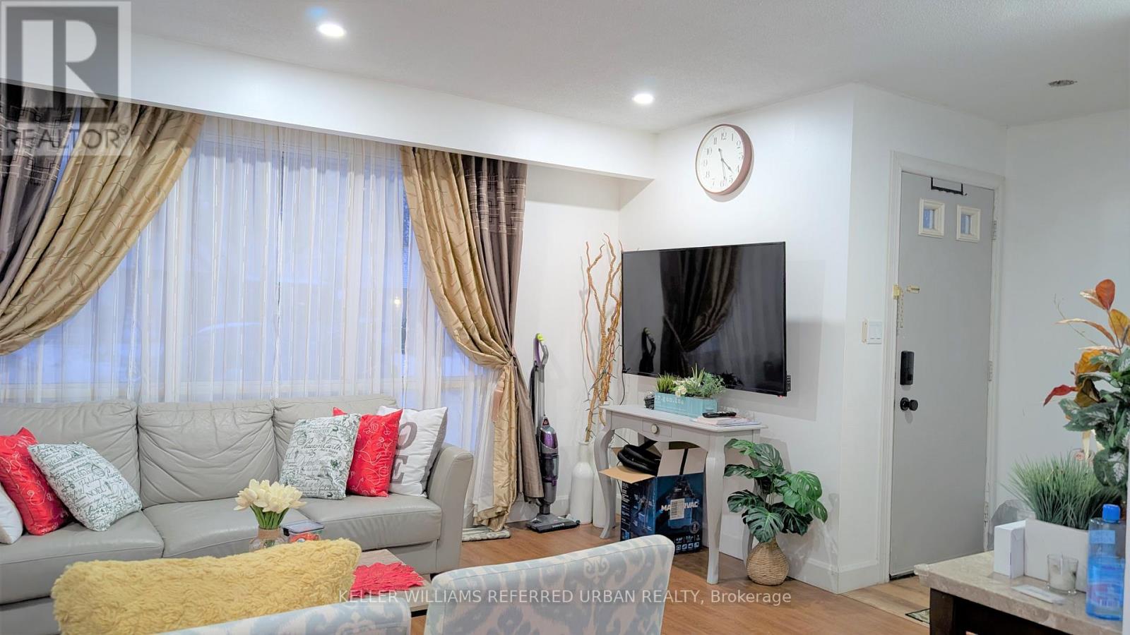 Main - 6532 Kuhn Crescent, Niagara Falls, Ontario  L2H 2H1 - Photo 4 - X12635260