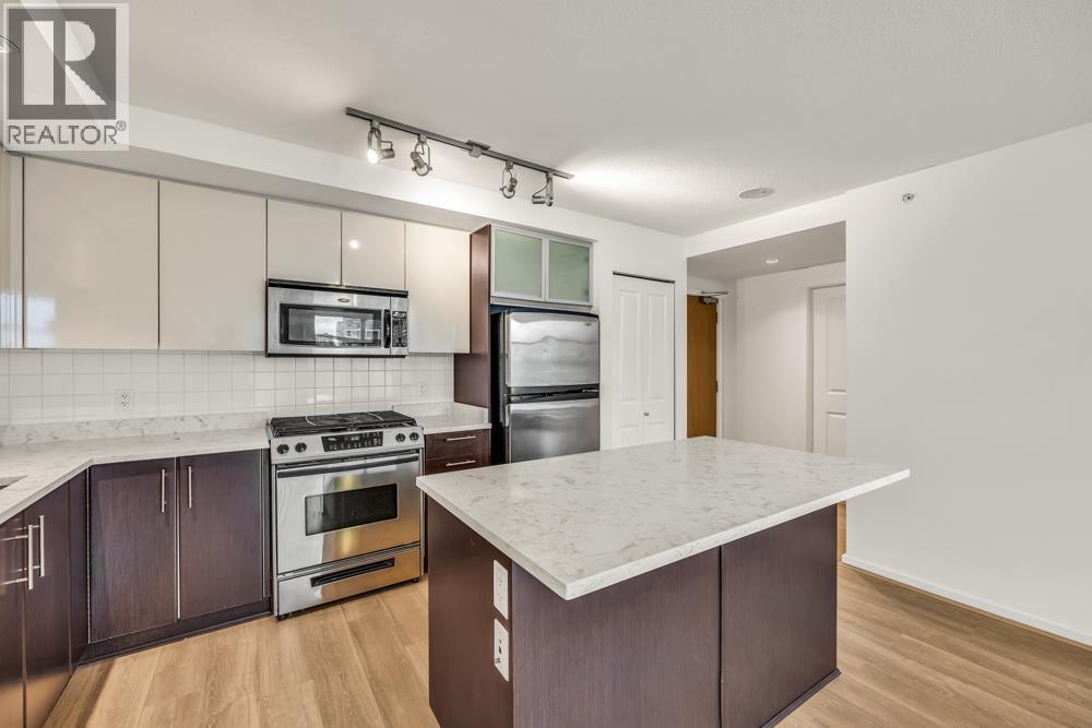 1908 2289 Yukon Crescent, Burnaby, British Columbia  V3E 3N2 - Photo 3 - R3074027