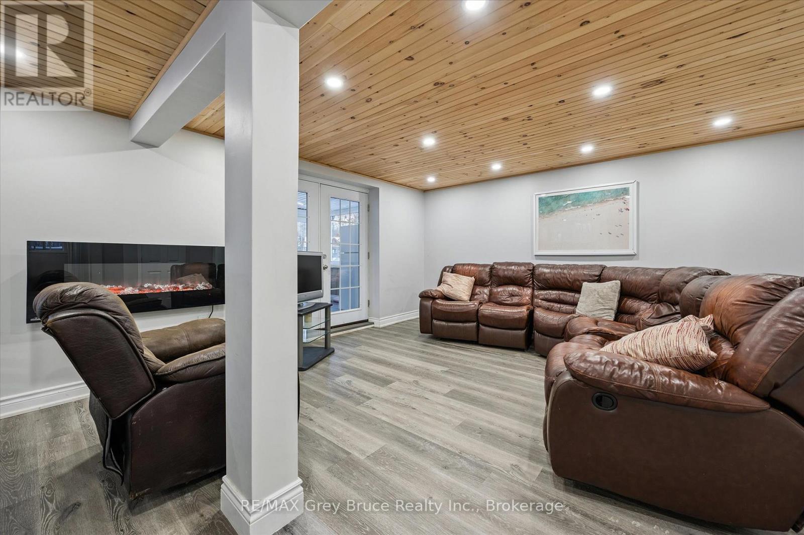 3 Sugarbush Road, South Bruce Peninsula, Ontario N0H 2T0 - Photo 25 - X12635364