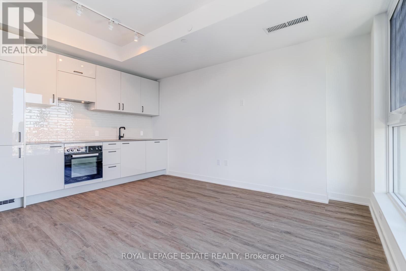 1511 - 1 Quarrington Lane, Toronto, Ontario  M3C 0S4 - Photo 4 - C12635376