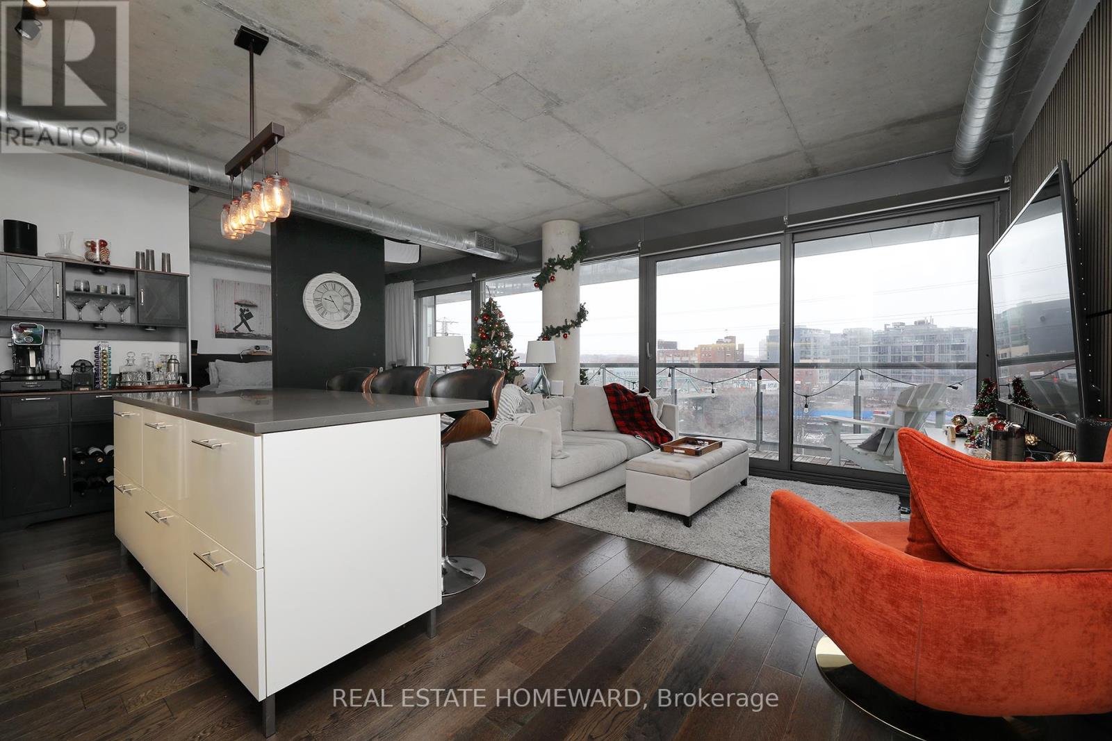 520 - 32 Trolley Crescent, Toronto, Ontario  M5A 0E8 - Photo 2 - C12632342