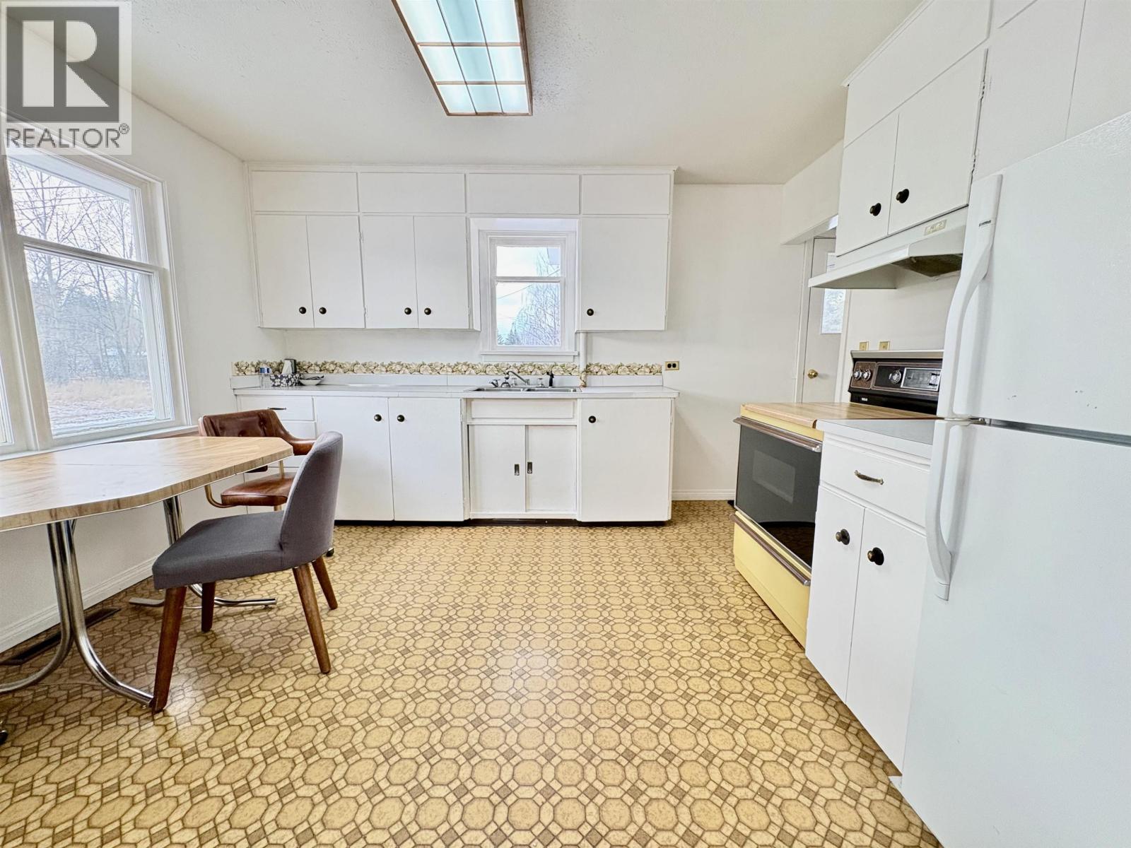 734 Preston Road, Prince George, British Columbia  V2K 1A8 - Photo 5 - R3070870