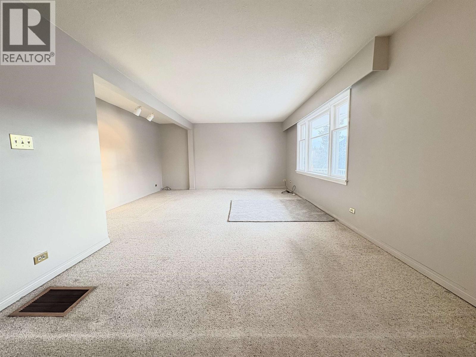 734 Preston Road, Prince George, British Columbia  V2K 1A8 - Photo 2 - R3070870