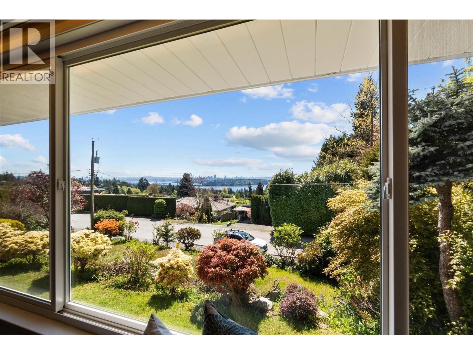 1895 Rosebery Avenue, West Vancouver, British Columbia  V7V 2Z5 - Photo 3 - R3074006