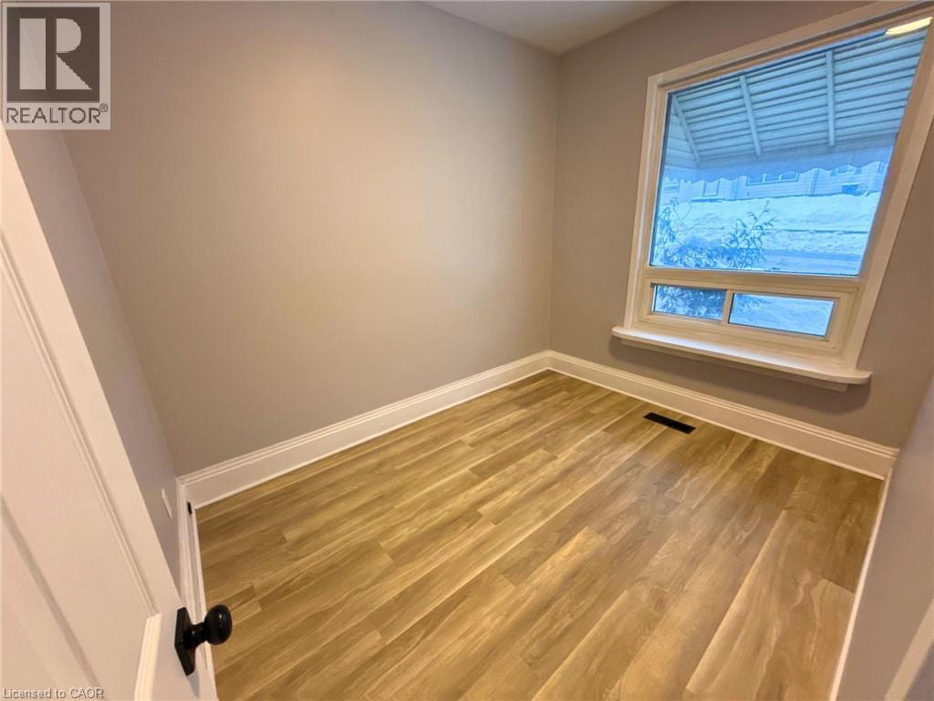 143 Mill Street, Woodstock, Ontario  N4S 2W2 - Photo 4 - 40793995