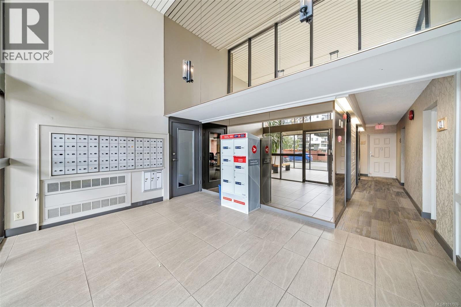 1002 327 Maitland St, Victoria, British Columbia  V9A 7G7 - Photo 8 - 1017976