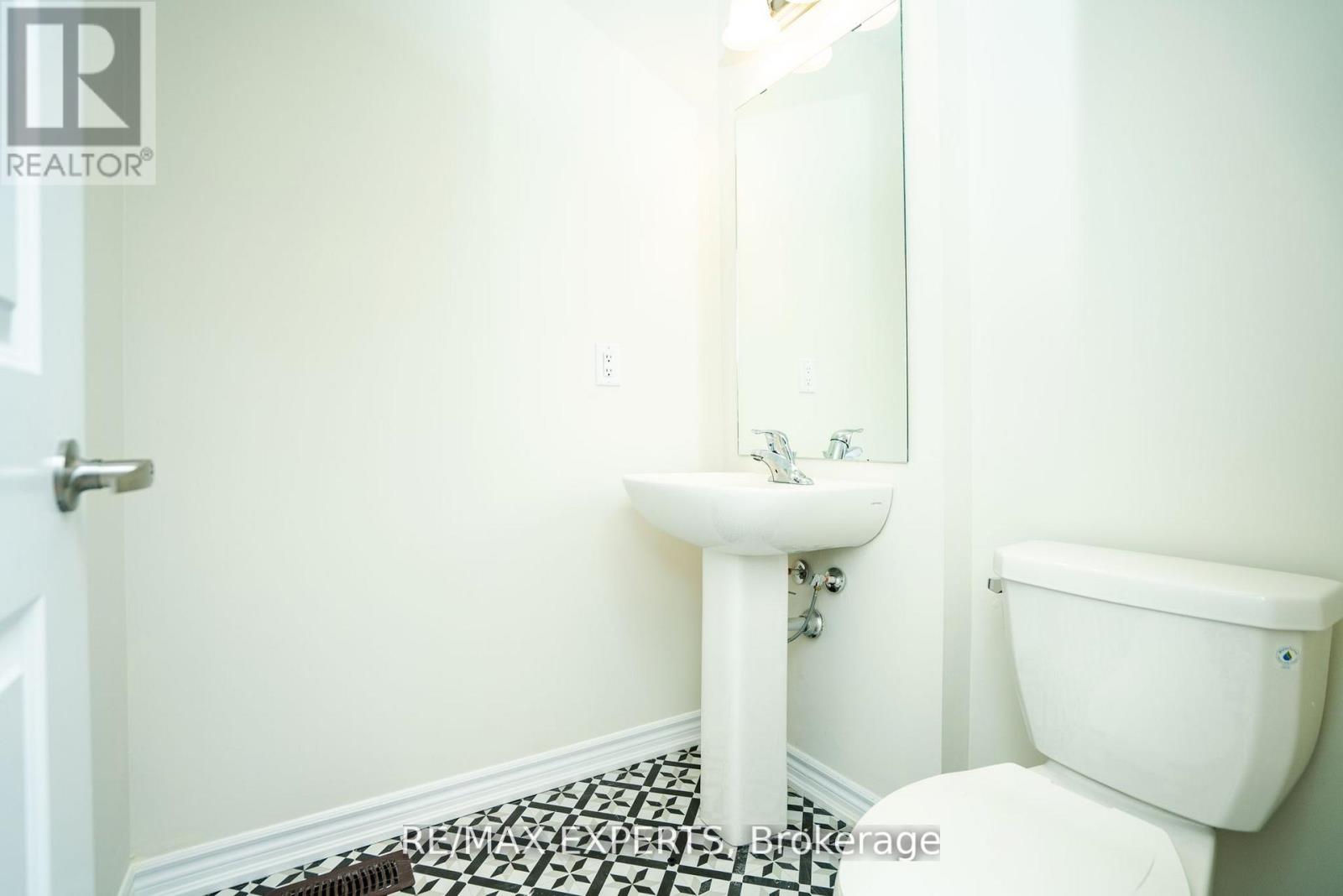 1455 National Common Crescent, Burlington, Ontario  L7P 0V7 - Photo 9 - W12635388