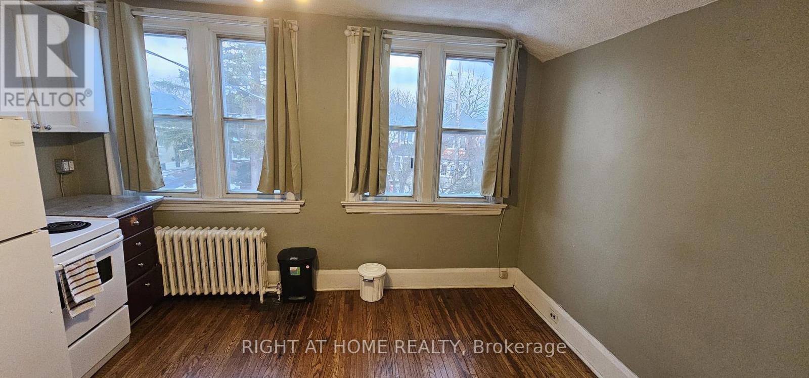 72 Eleventh Street, Toronto, Ontario M8V 3G5 - Photo 6 - W12635420