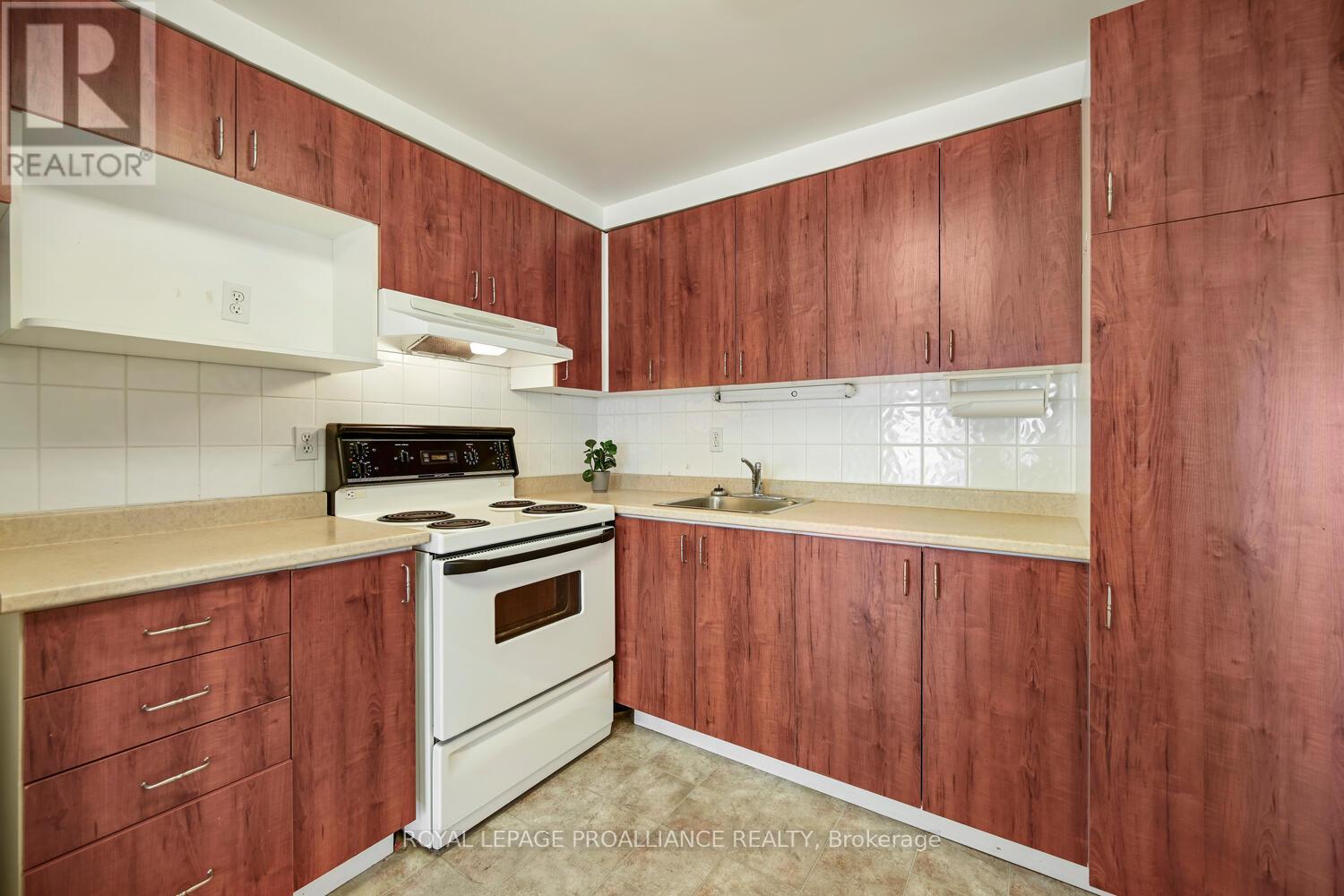 508 - 109 King Street E, Brockville, Ontario  K6V 1B8 - Photo 19 - X12635432