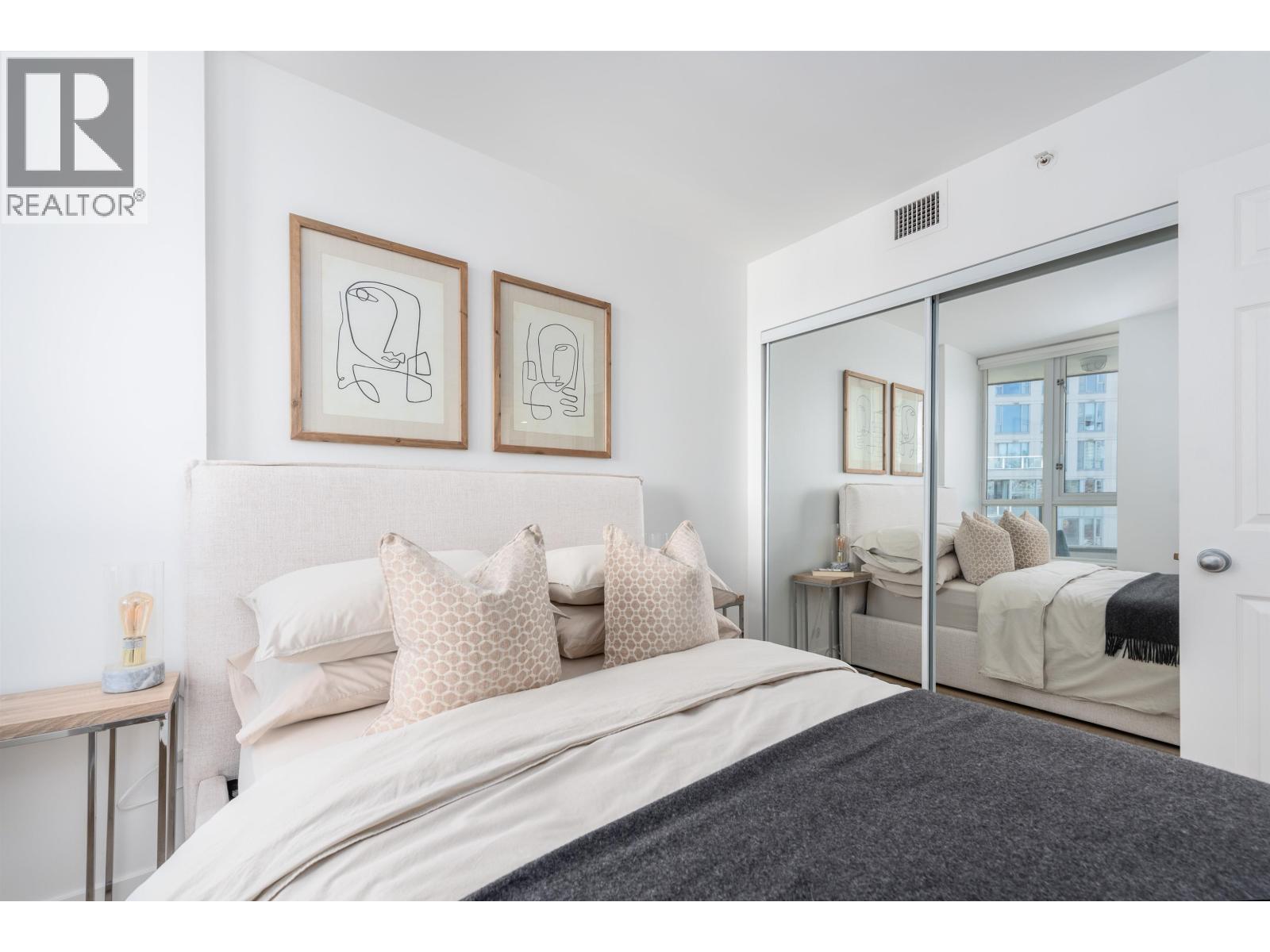 2208 63 Keefer Place, Vancouver, British Columbia  V6B 6N6 - Photo 3 - R3074029