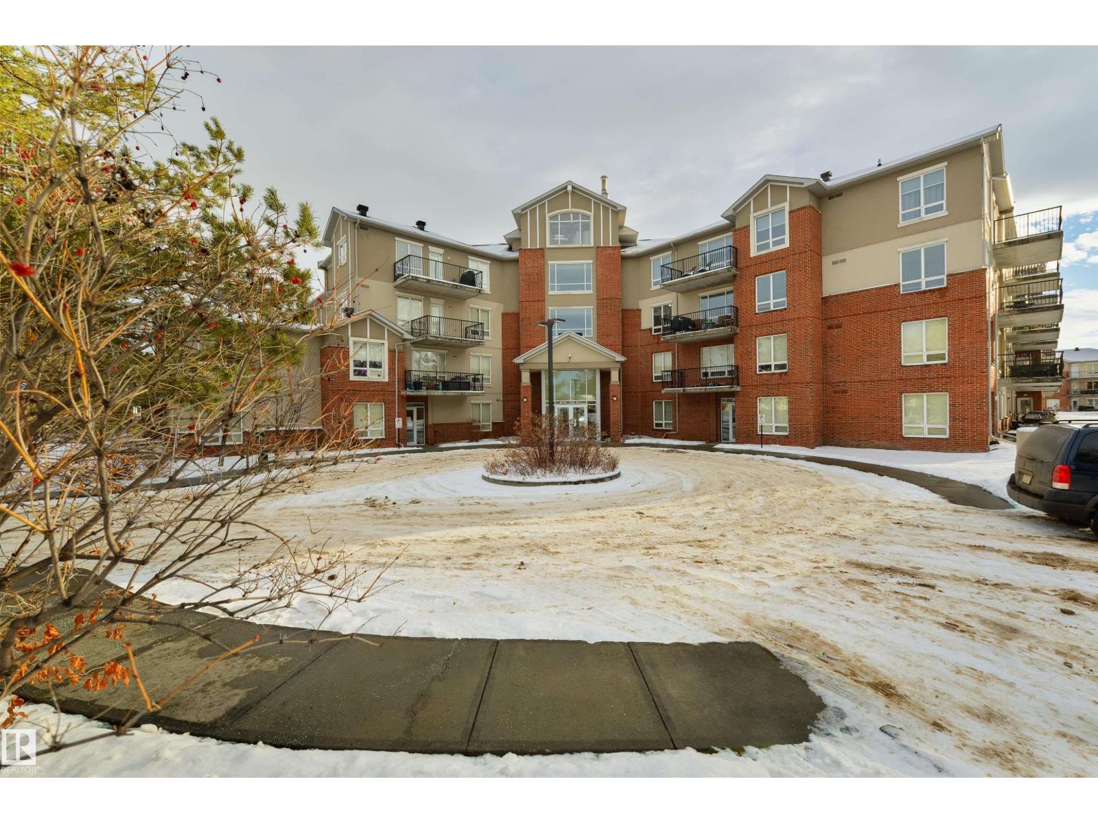 #307 6315 135 Av Nw, Edmonton, Alberta T5A 5J7 - Photo 3 - E4468071