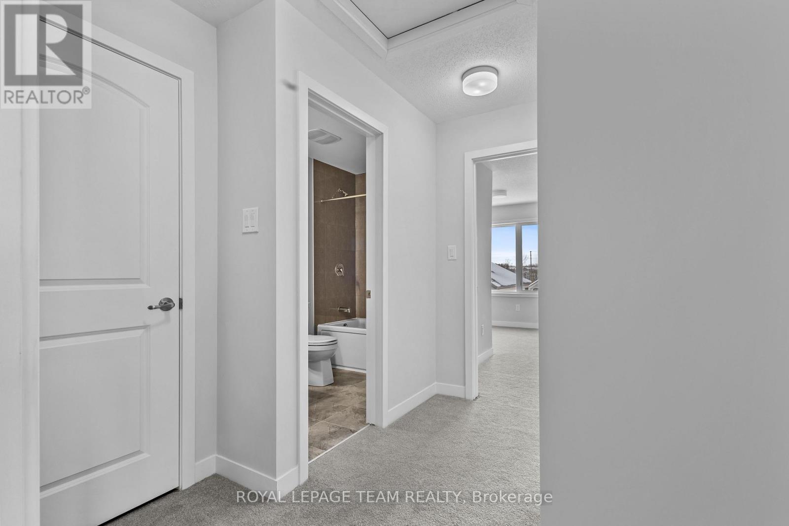 419 Mortar Terrace, Ottawa, Ontario  K2W 0N8 - Photo 13 - X12635470