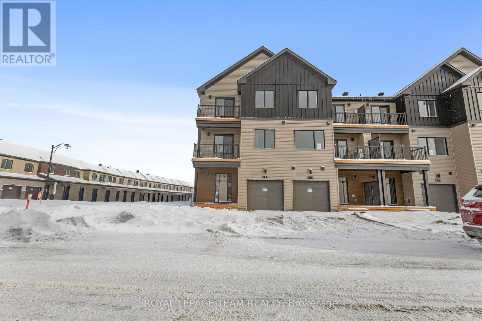 419 Mortar Terrace, Ottawa, Ontario  K2W 0N8 - Photo 2 - X12635470