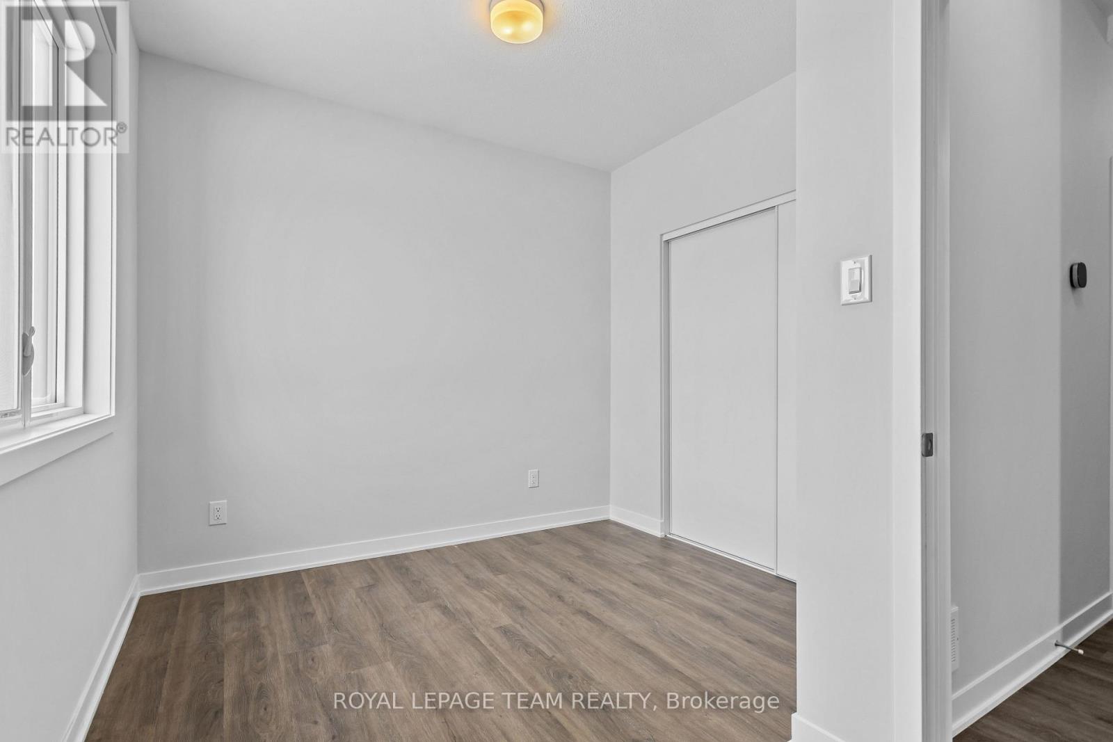 419 Mortar Terrace, Ottawa, Ontario  K2W 0N8 - Photo 5 - X12635470