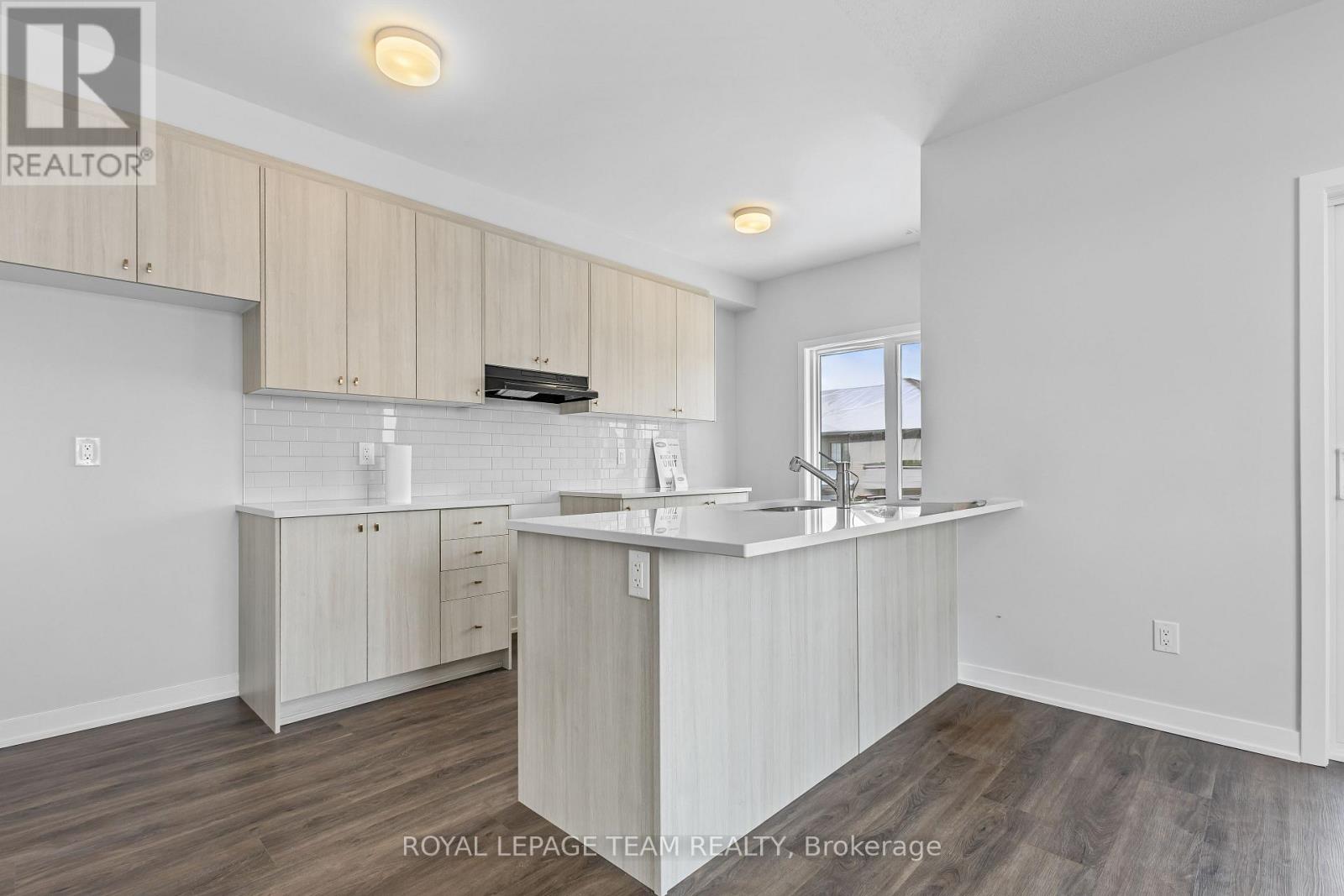 419 Mortar Terrace, Ottawa, Ontario  K2W 0N8 - Photo 9 - X12635470