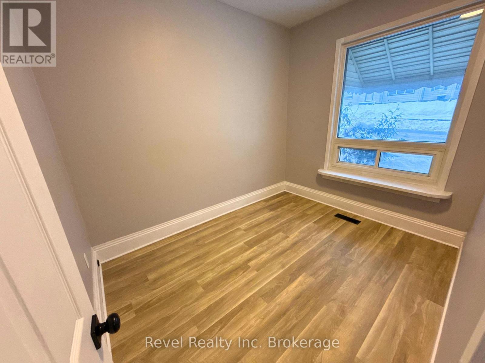 143 Mill Street, Woodstock, Ontario  N4S 2W2 - Photo 4 - X12635458