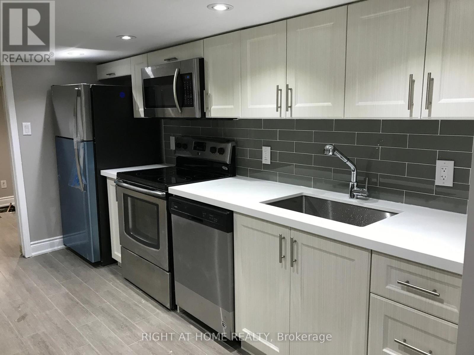 1082 COLLEGE STREET, Toronto, Ontario