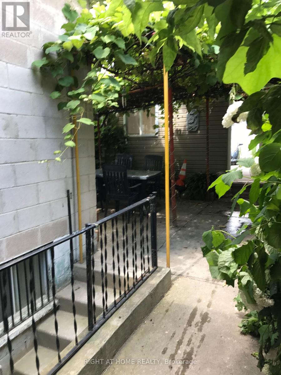 1082 College Street, Toronto (Dufferin Grove), Ontario  M6H 1B3 - Photo 10 - C12635464