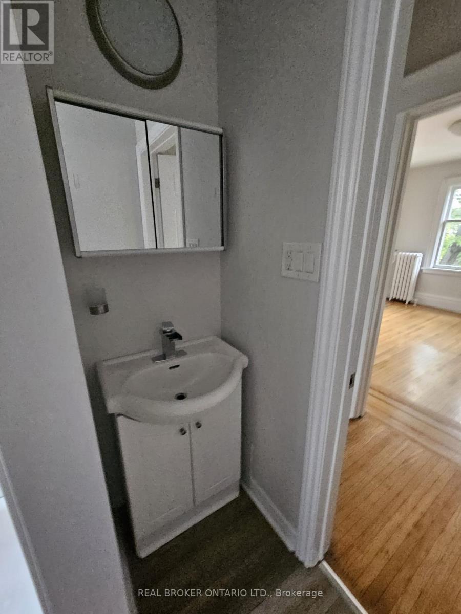 3 - 983 Main Street E, Hamilton, Ontario  L8M 1N3 - Photo 13 - X12635452