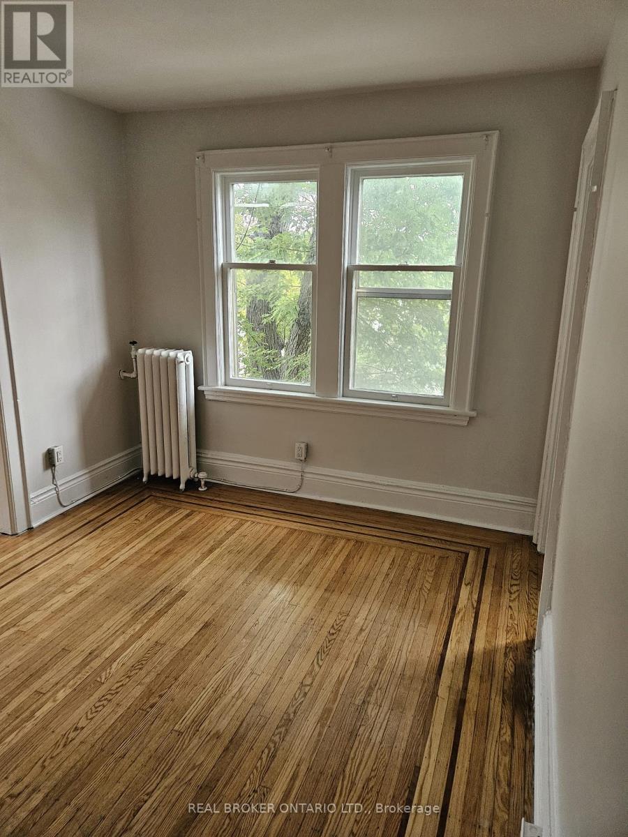 3 - 983 Main Street E, Hamilton, Ontario  L8M 1N3 - Photo 2 - X12635452