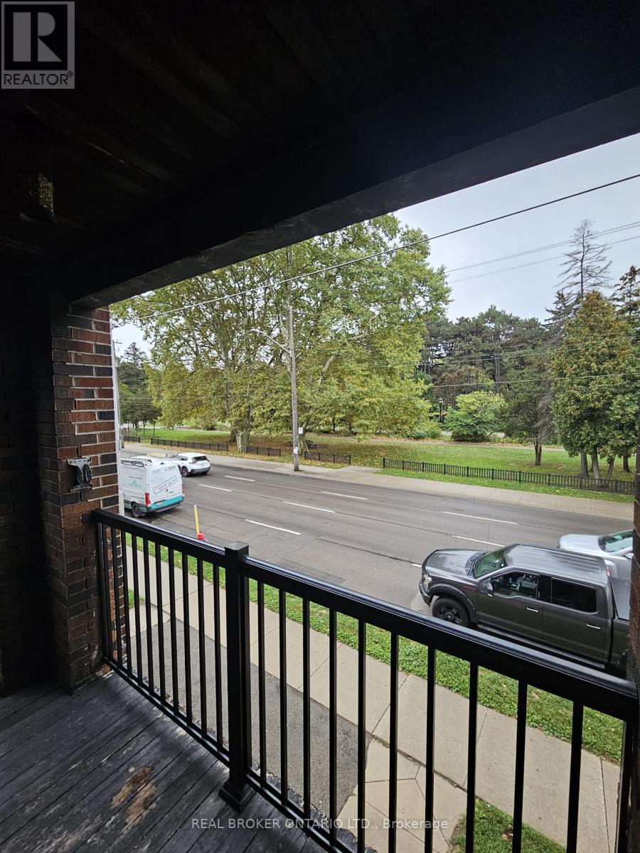 3 - 983 Main Street E, Hamilton, Ontario  L8M 1N3 - Photo 3 - X12635452