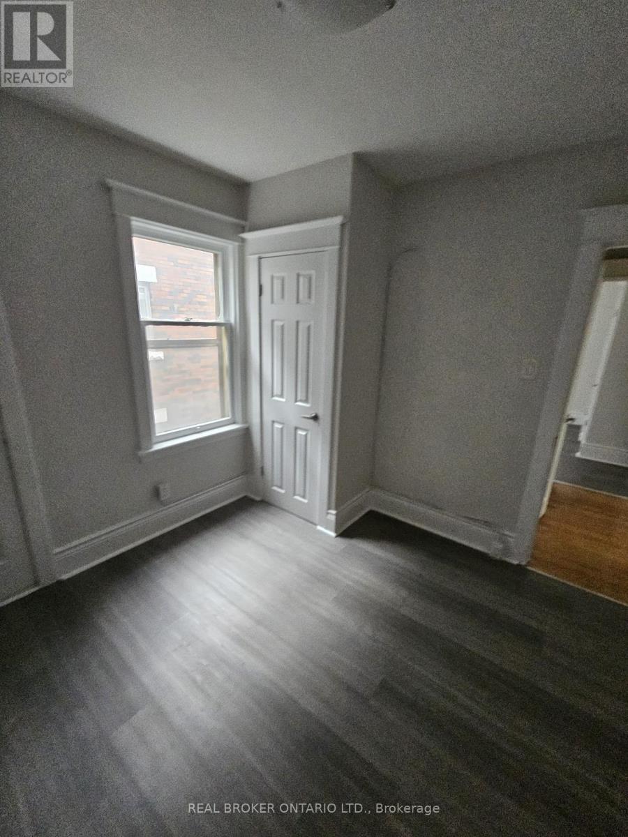 3 - 983 Main Street E, Hamilton, Ontario  L8M 1N3 - Photo 5 - X12635452