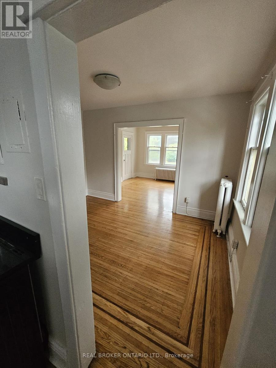 3 - 983 Main Street E, Hamilton, Ontario  L8M 1N3 - Photo 8 - X12635452