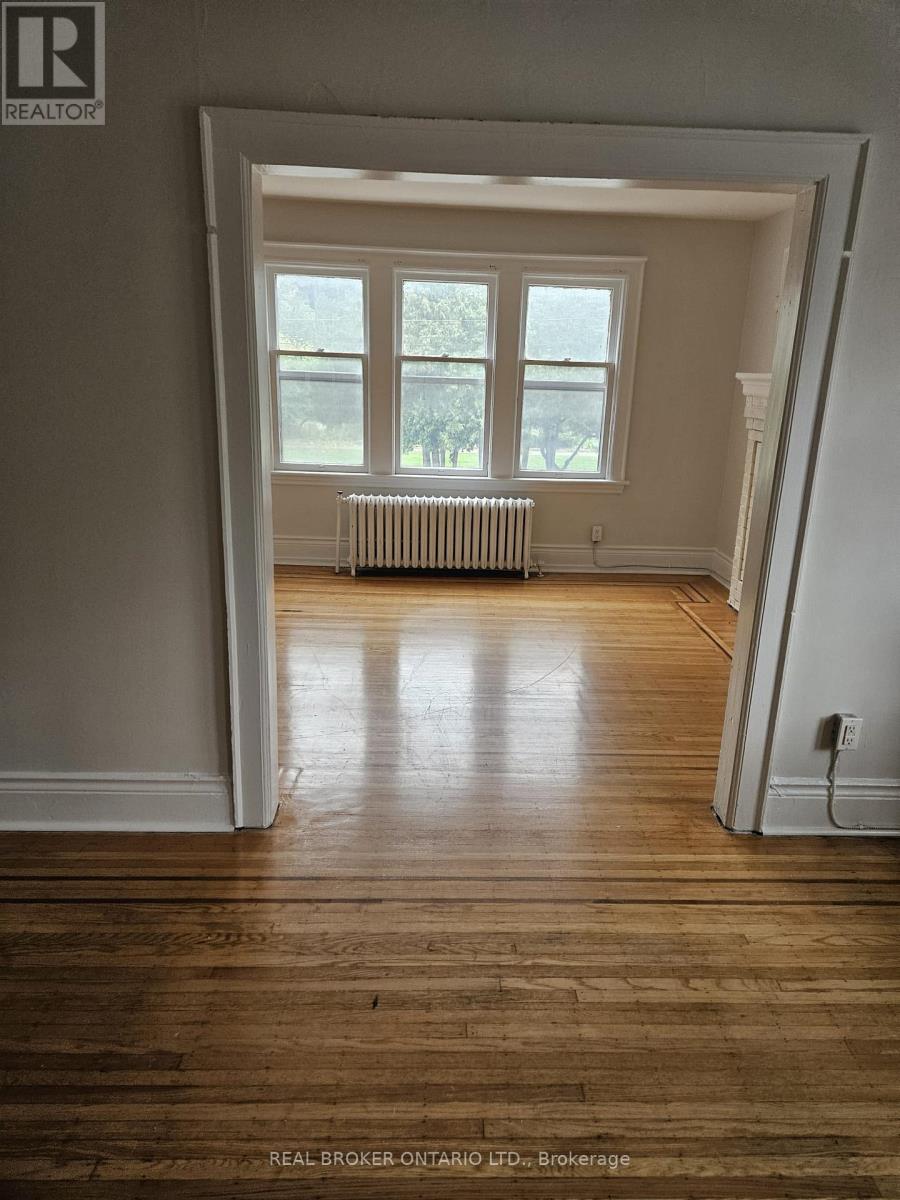 3 - 983 Main Street E, Hamilton, Ontario  L8M 1N3 - Photo 9 - X12635452