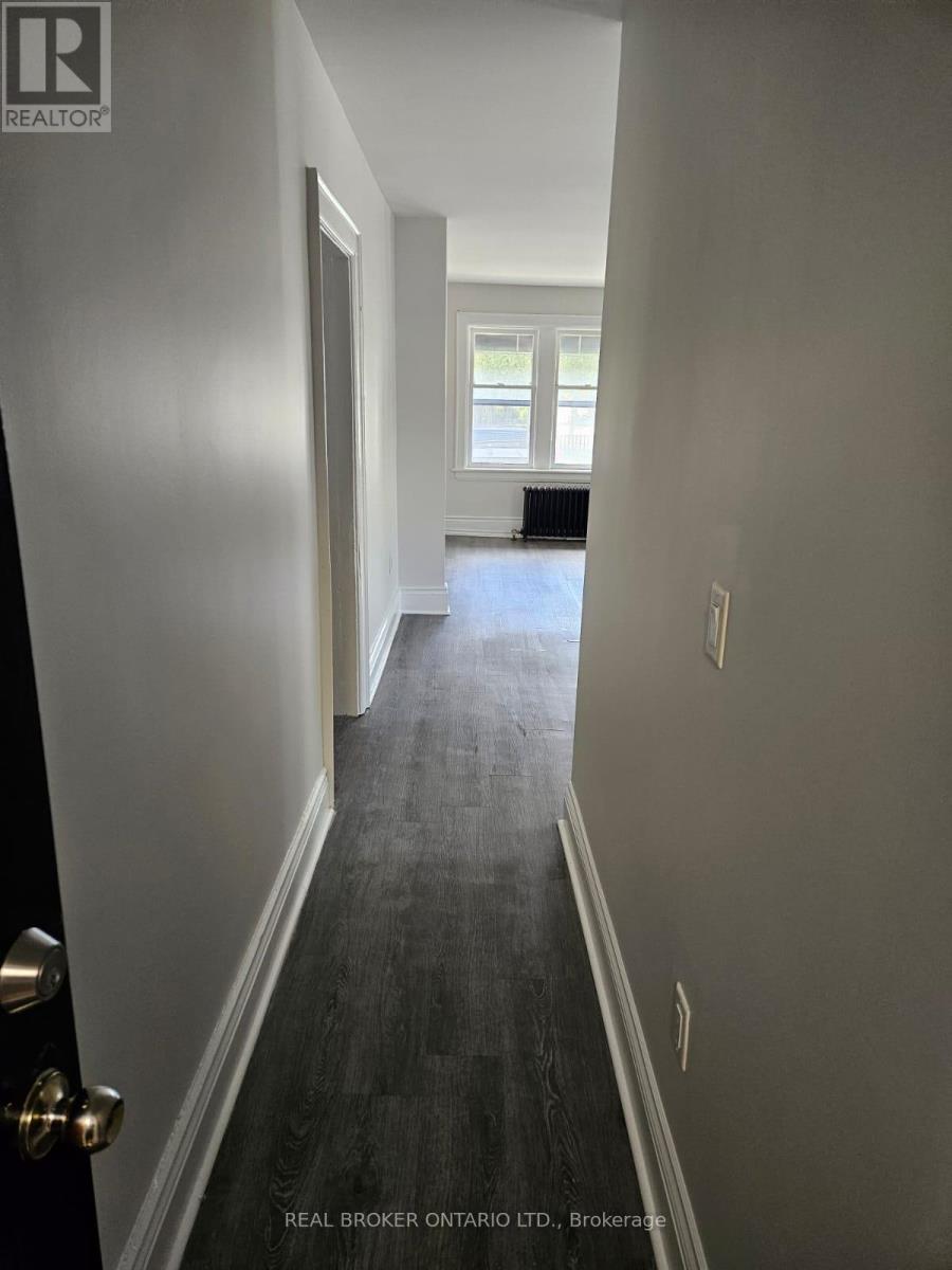 1 - 983 Main Street E, Hamilton, Ontario  L8M 1N3 - Photo 11 - X12635454