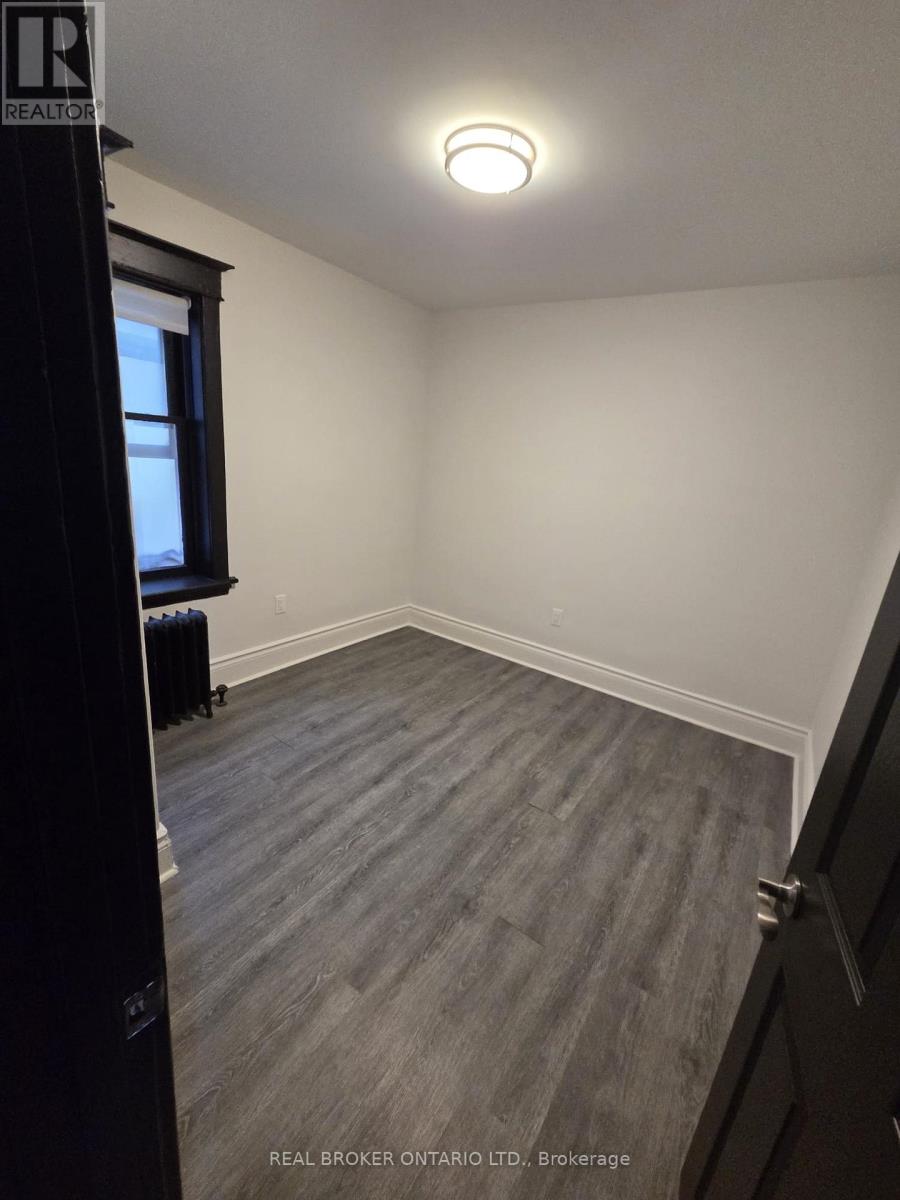 2 - 983 Main Street E, Hamilton, Ontario  L8M 1N3 - Photo 14 - X12635456