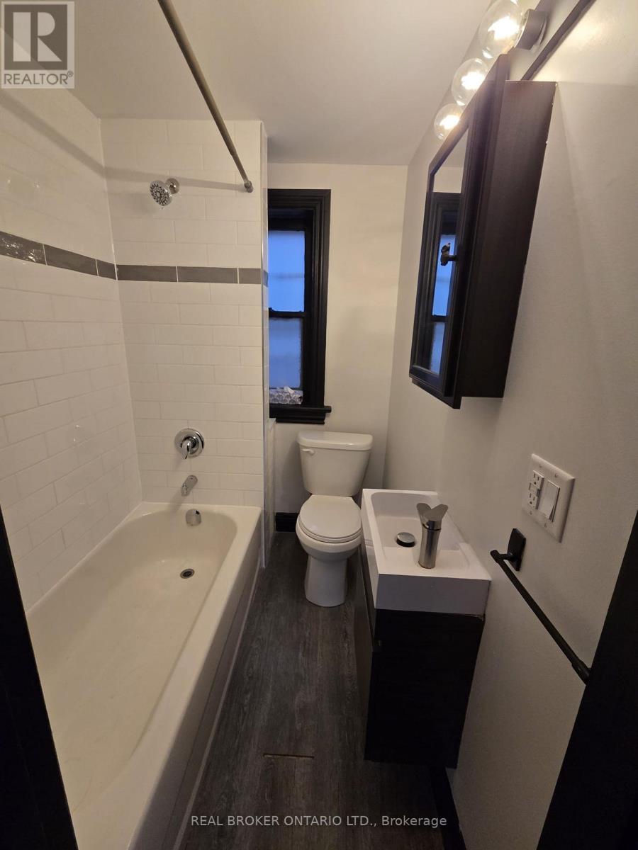 2 - 983 Main Street E, Hamilton, Ontario  L8M 1N3 - Photo 16 - X12635456