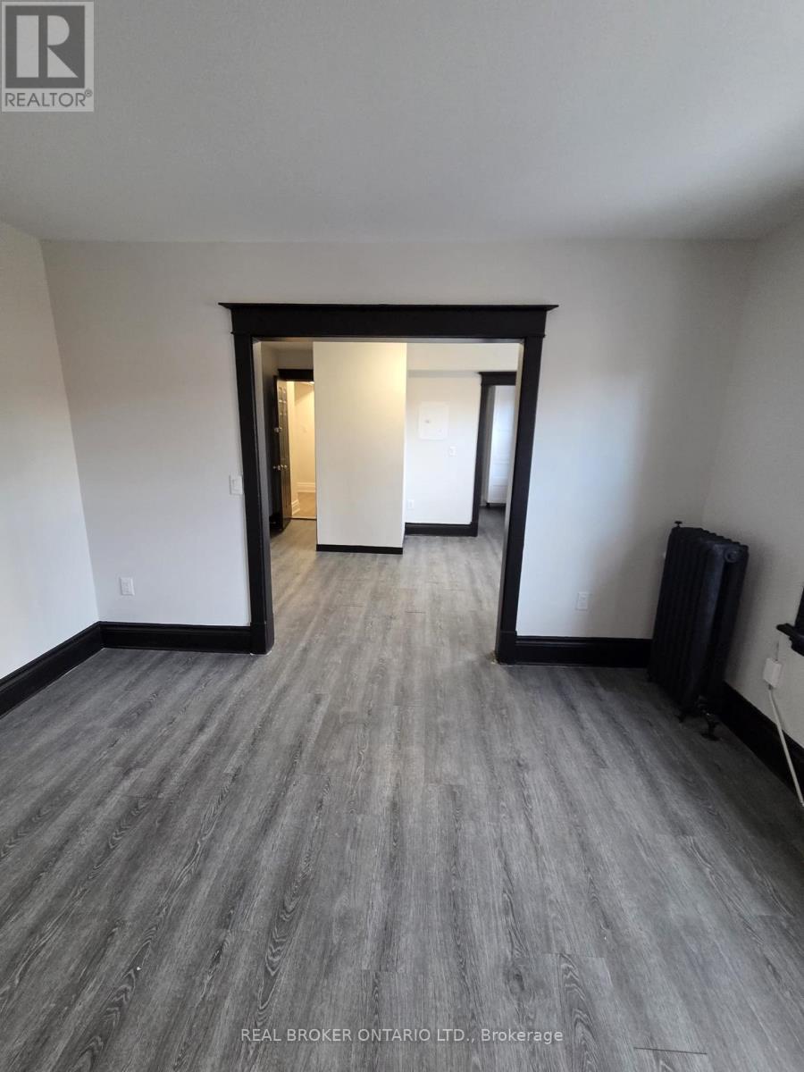 2 - 983 Main Street E, Hamilton, Ontario  L8M 1N3 - Photo 7 - X12635456