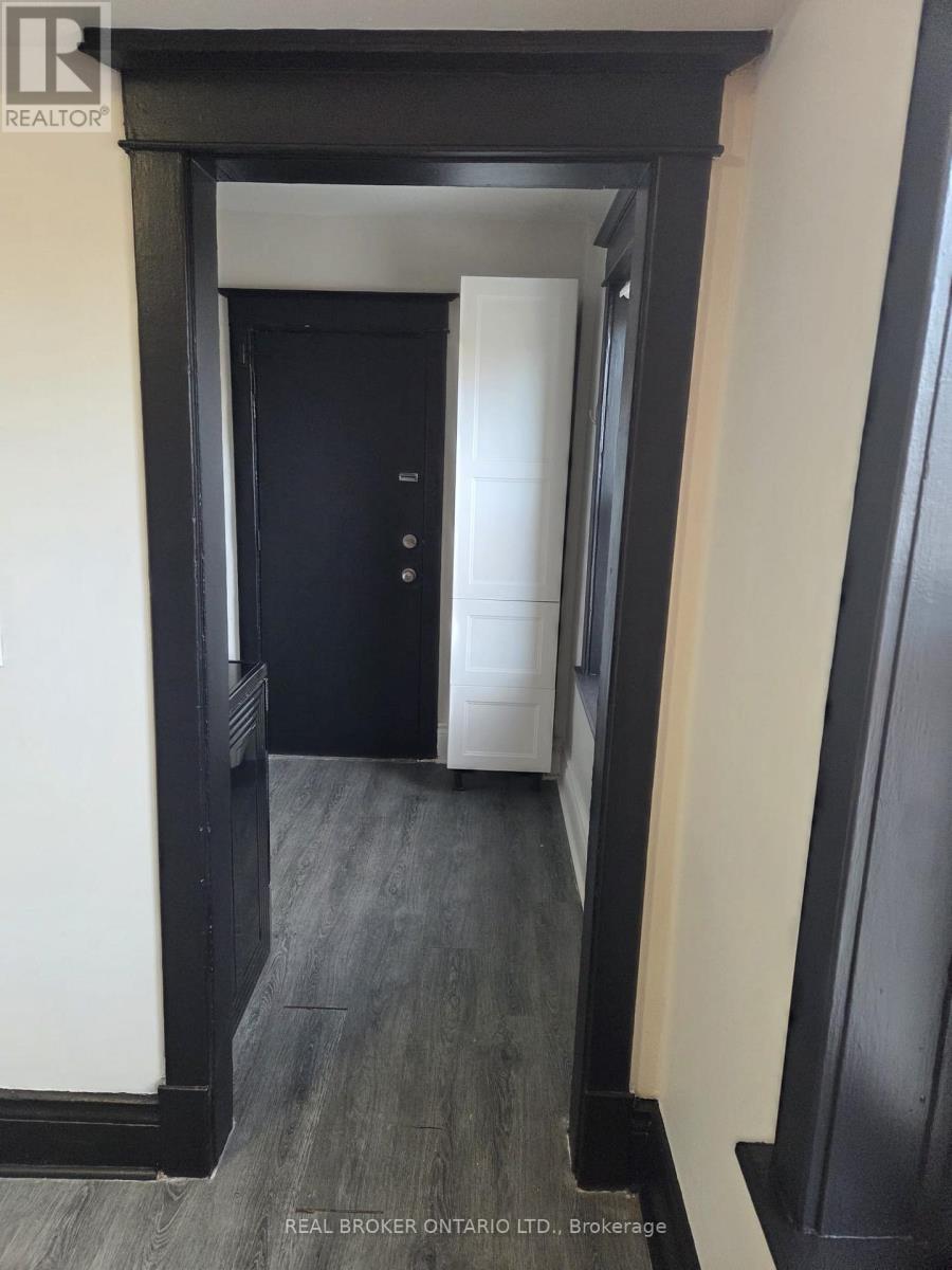 2 - 983 Main Street E, Hamilton, Ontario  L8M 1N3 - Photo 8 - X12635456