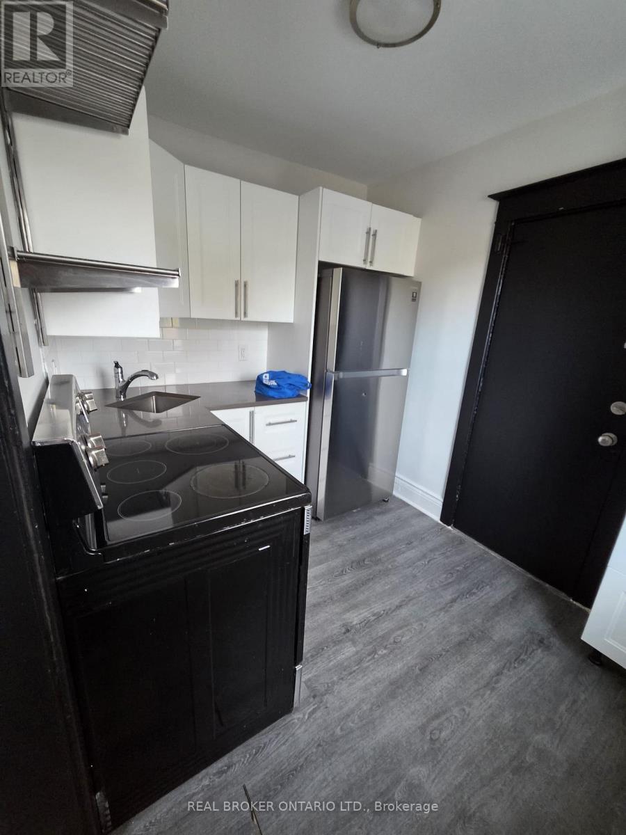 2 - 983 Main Street E, Hamilton, Ontario  L8M 1N3 - Photo 9 - X12635456