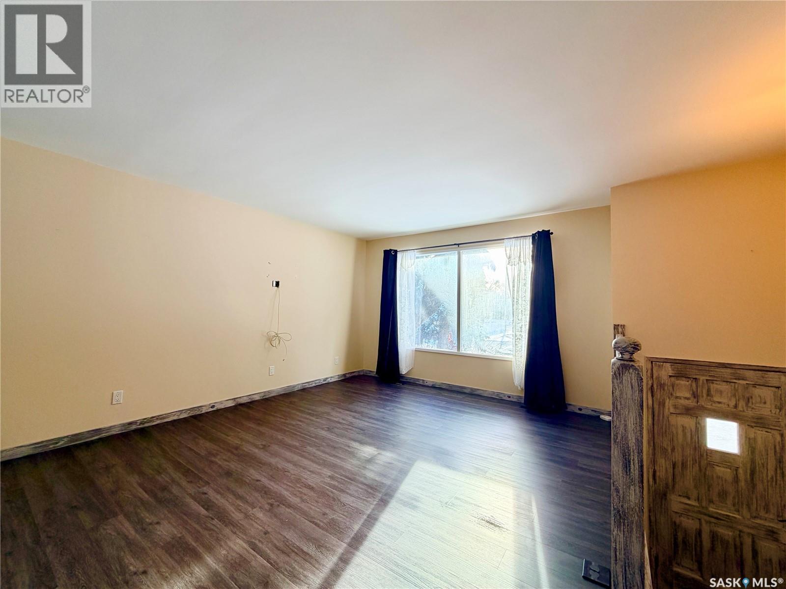 20 4th Avenue E, Neilburg, Saskatchewan  S0M 2C0 - Photo 4 - SK025441