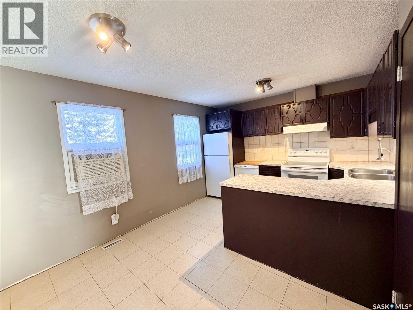 20 4th Avenue E, Neilburg, Saskatchewan  S0M 2C0 - Photo 13 - SK025441