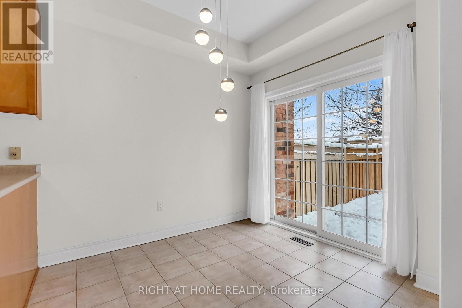 9 - 320 Ravineview Drive, Vaughan, Ontario  L6A 4H1 - Photo 17 - N12635476