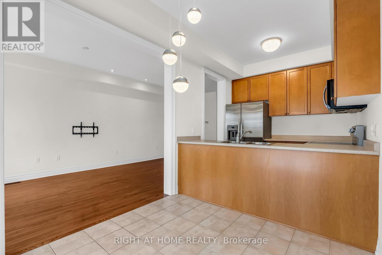 9 - 320 Ravineview Drive, Vaughan, Ontario  L6A 4H1 - Photo 18 - N12635476